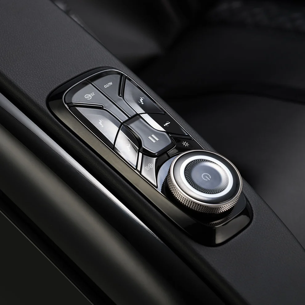 ogawa-biovision-massage-chair-black-black-armrest-controls