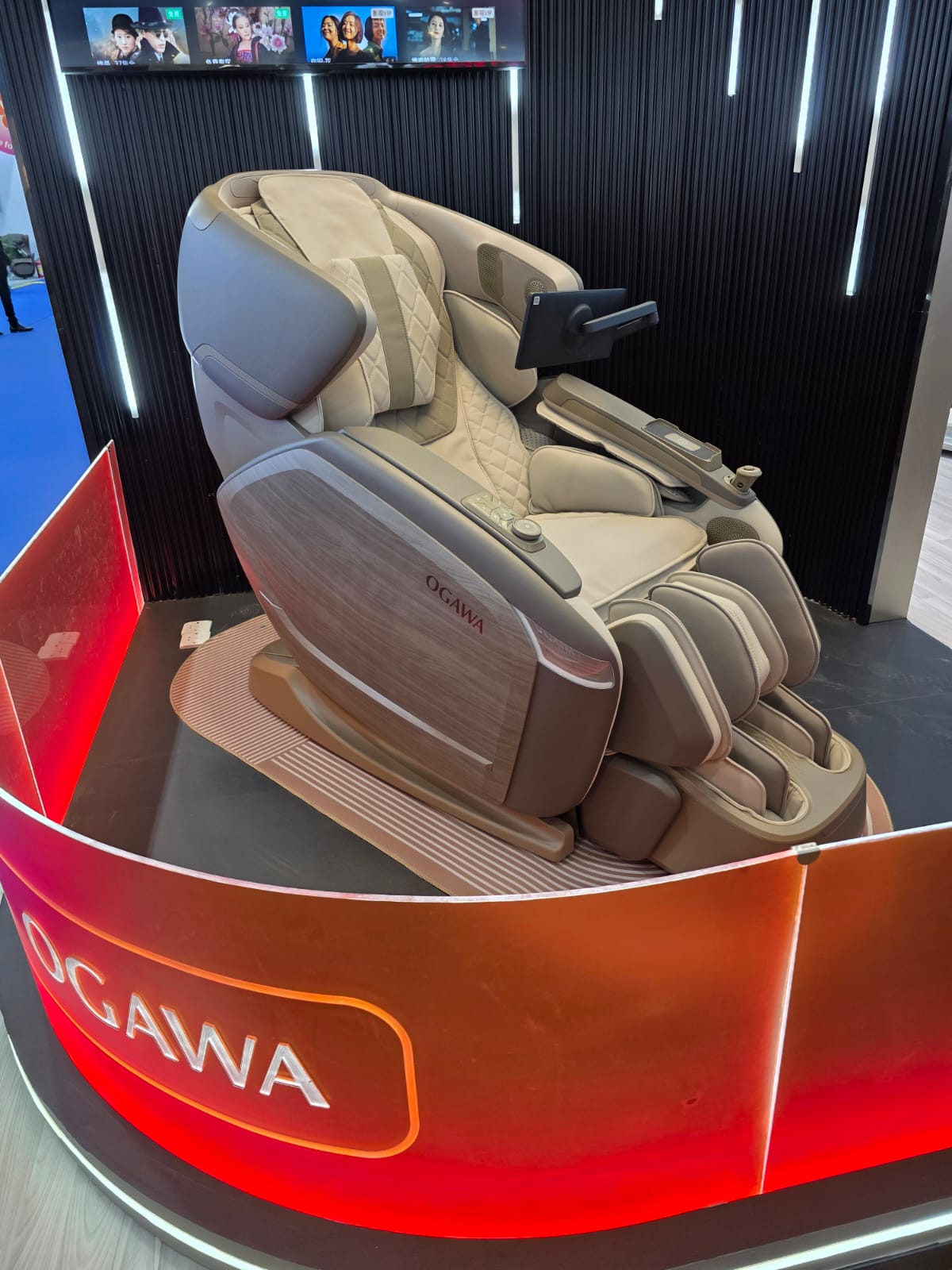 ogawa-biovision-massage-chair-wooden-brown2